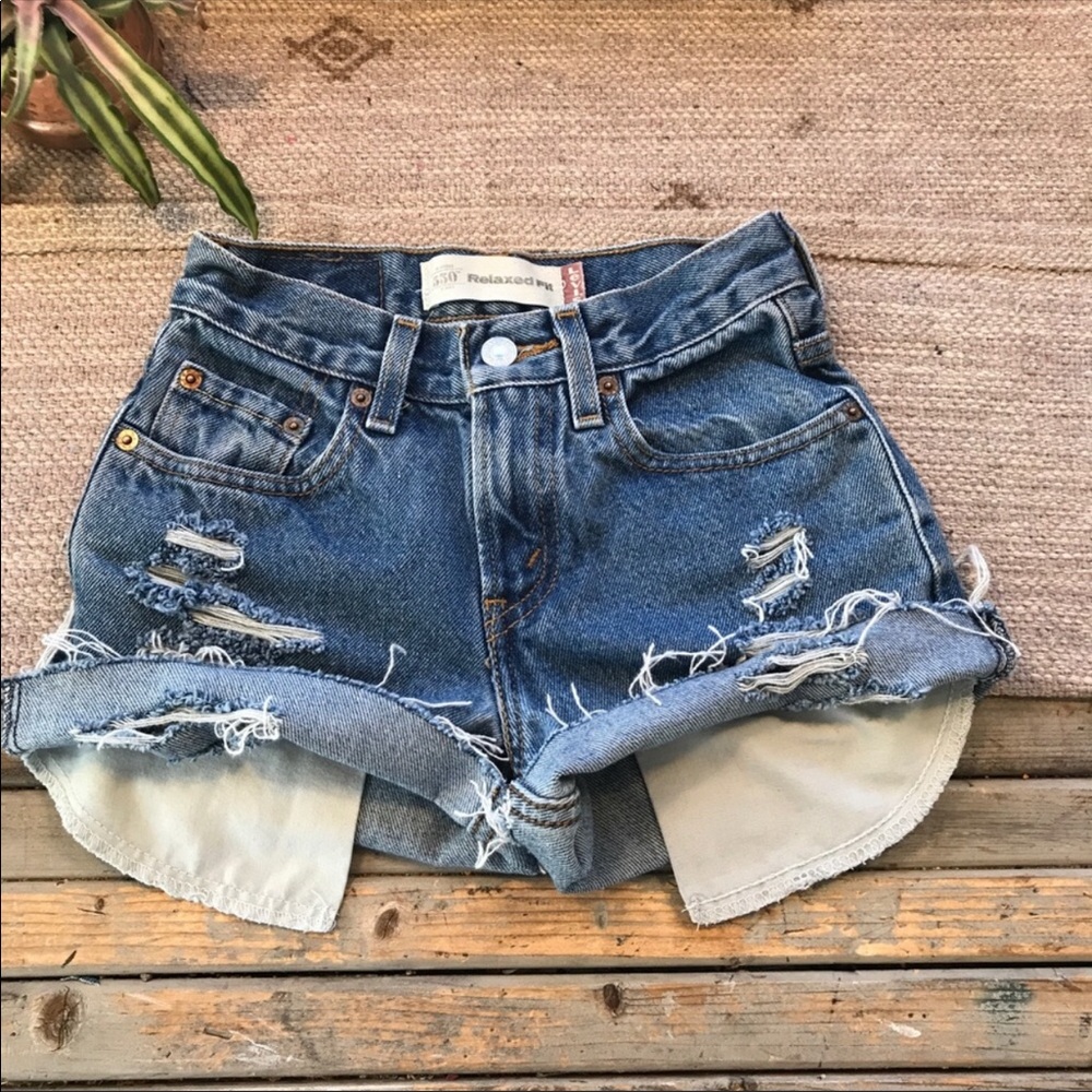 Vintage Levi’s 550 distressed jean shorts